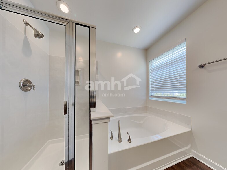 Building Photo - 118 Maywood Drive