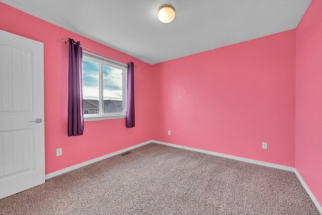 Building Photo - $2,100 - 4 Bed, 3.5 bath Home in Fountain with Central AC and Fenced in Yard!