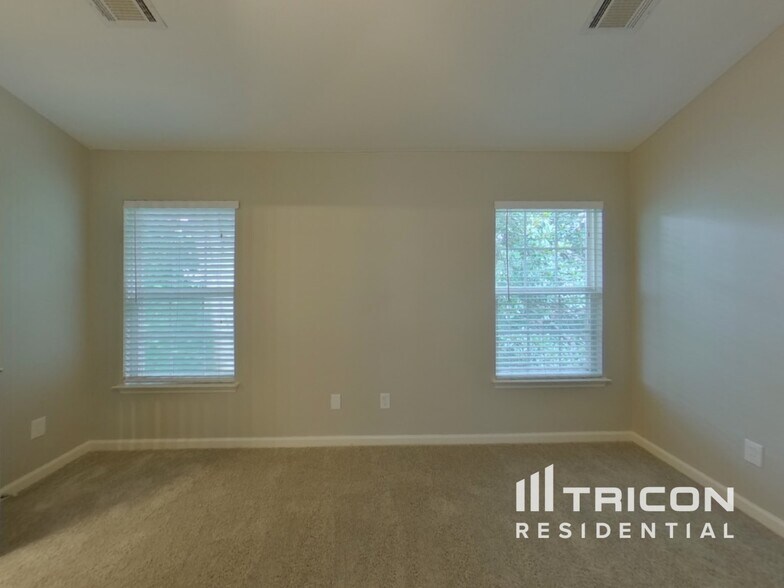 Building Photo - 202 Harris Ct