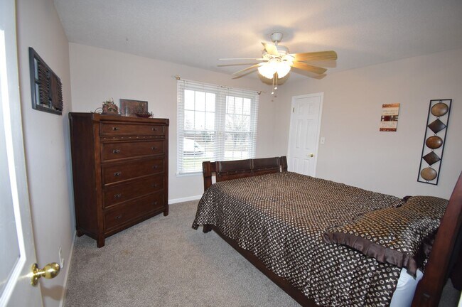 Building Photo - Large 3 Bedroom 3 Bath Home For Rent in Sa...
