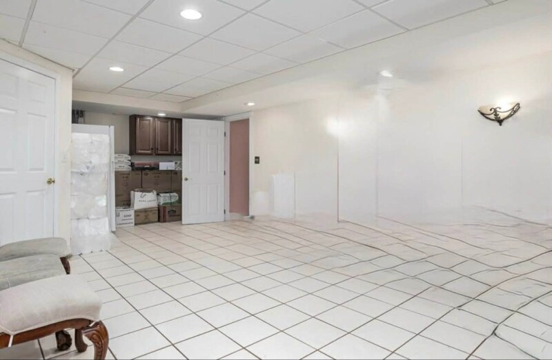 Building Photo - 160 S Elm St