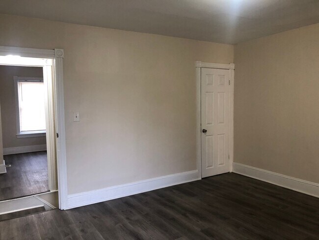 Building Photo - Fantastic 2 Bedroom/2 Bath Home! Recently Renovated Kitchen & Baths!