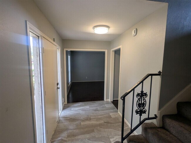 Building Photo - MOVE-IN READY 4 BED/ 2.5 BATH HOME IN MIDD...