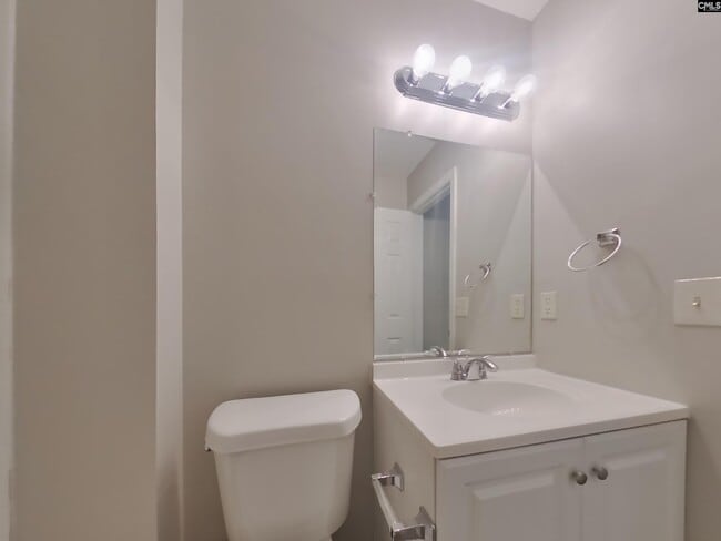 Building Photo - 64 Sweet Thorne Cir