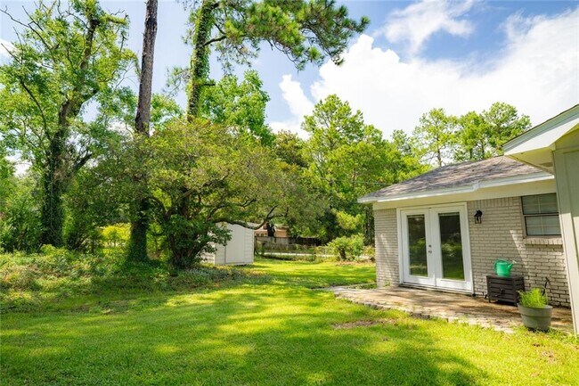 Building Photo - 1850 Panorama Blvd W