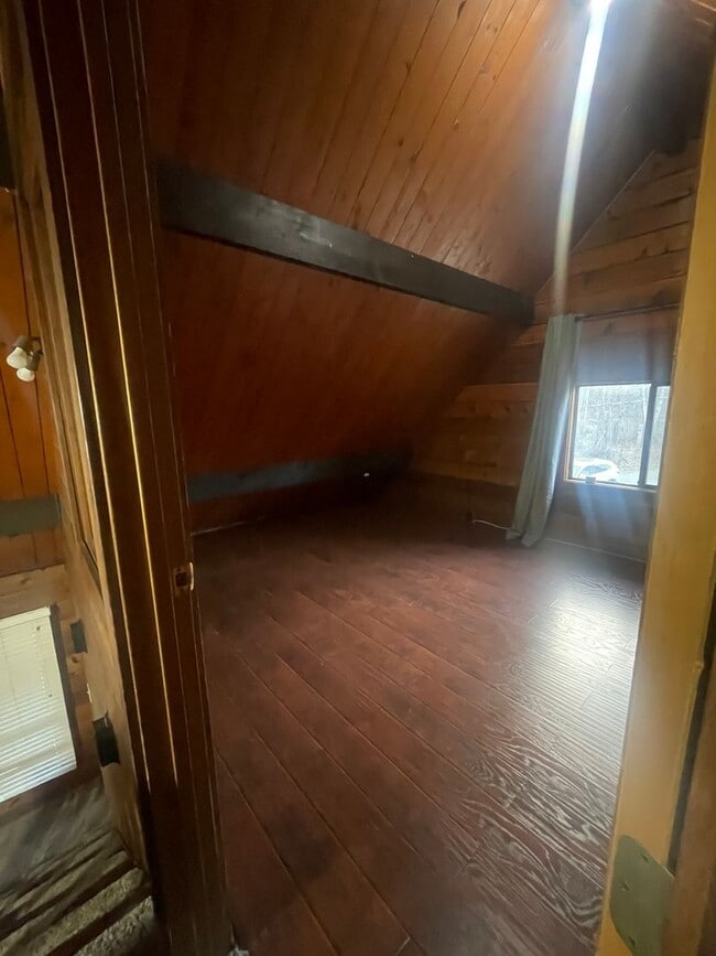 Building Photo - Serene Lakeside escape with direct lake ac...