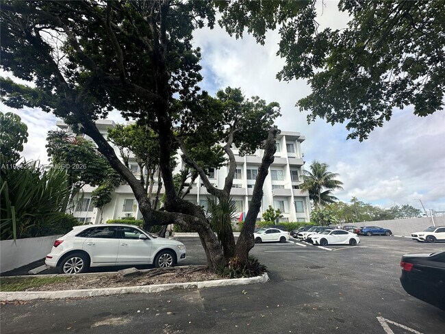 Building Photo - 7801 NE 4th Ct