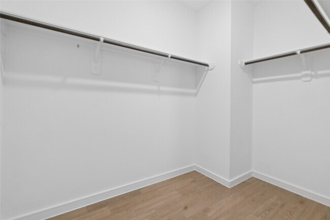 Building Photo - 698 Daniels Lk Ln