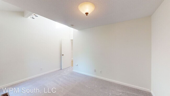 Building Photo - 10905 Glen Acres Dr S