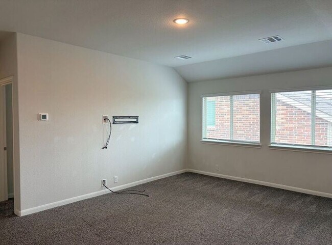 Building Photo - 3811 Thomas Plns Dr