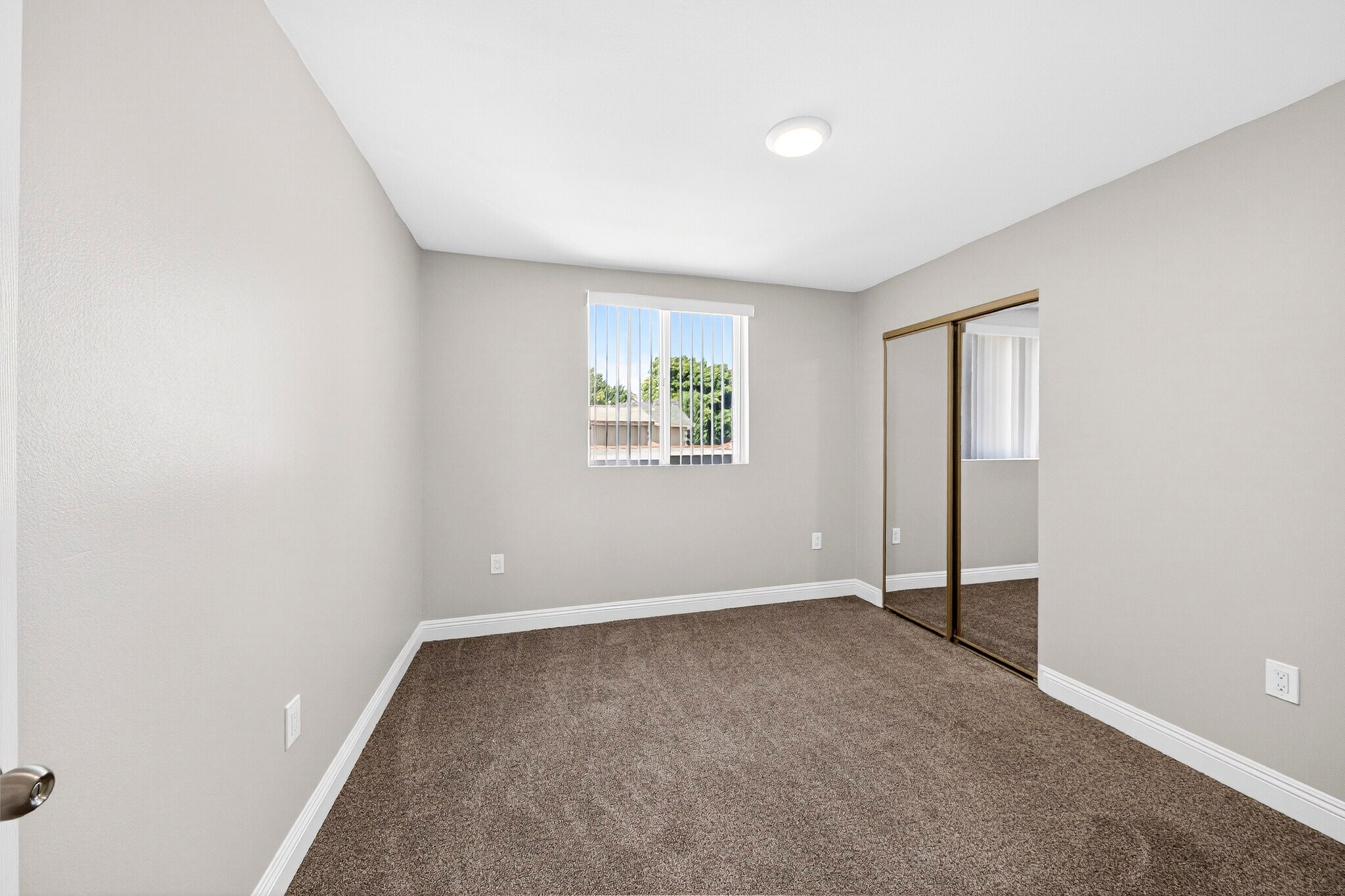 Building Photo - 11227 Towne Ave