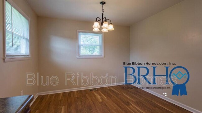 Building Photo - 605 Victory St NW