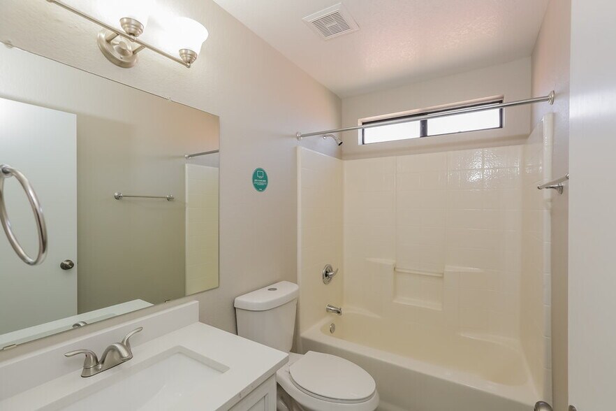 Building Photo - 4537 E Tanglewood Dr