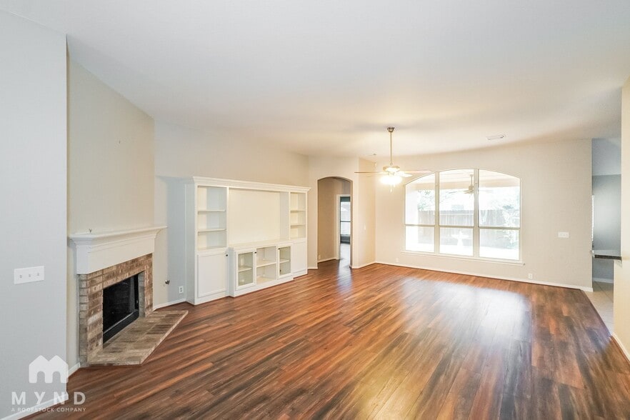 Building Photo - 818 Cypresswood Bend