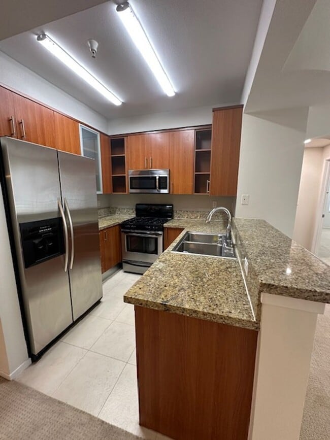 Building Photo - 620 S Gramercy Pl