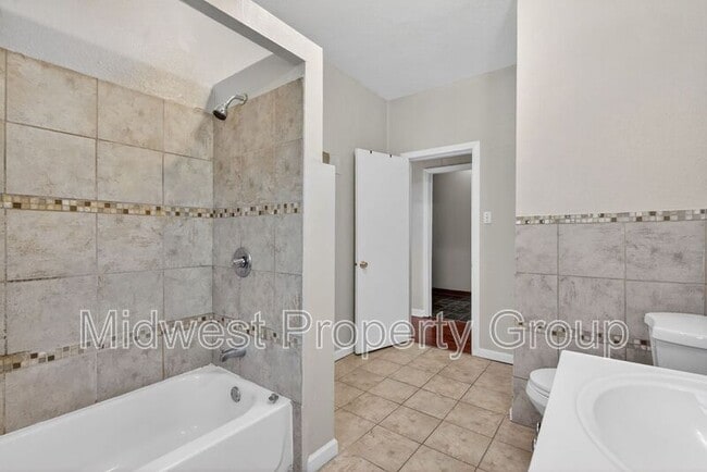 Building Photo - 5978 Laurette Ave