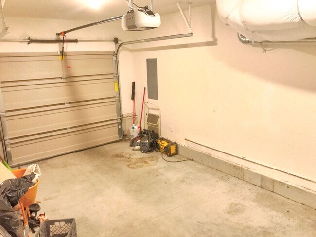 Building Photo - 5512 SE 61st Ave