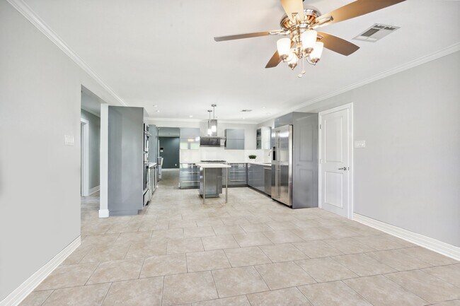 Building Photo - 6752 Fleur De Lis Dr