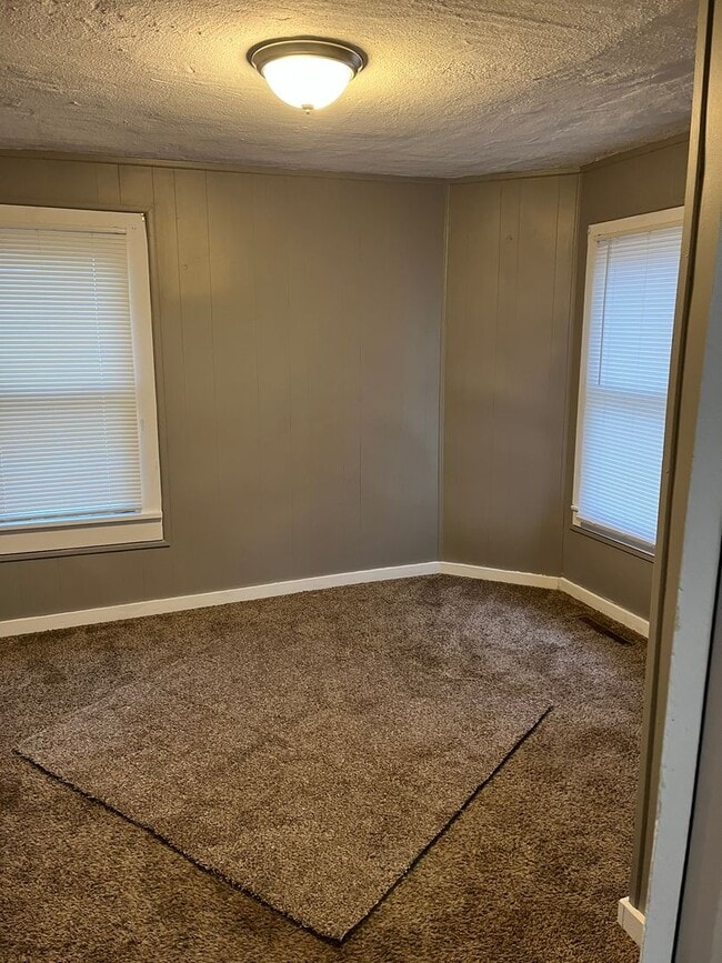 Building Photo - Coming Soon — 3 Bed / 1 Bath Home in Chanute, KS!