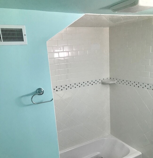 Building Photo - 264 Broad St