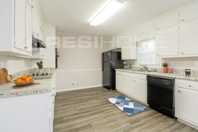 Building Photo - 1512 Hillside Dr SE