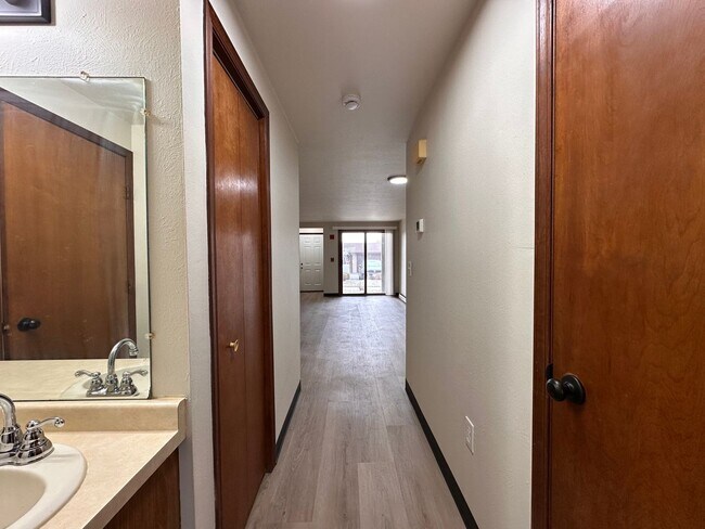 Building Photo - Recently Renovated 1 Bedroom 1 Bath Lower Apartment W/Garage!