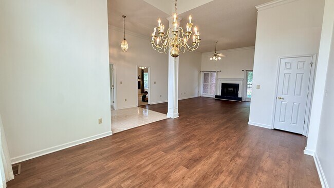 Building Photo - 113 Nobleton Ln NW