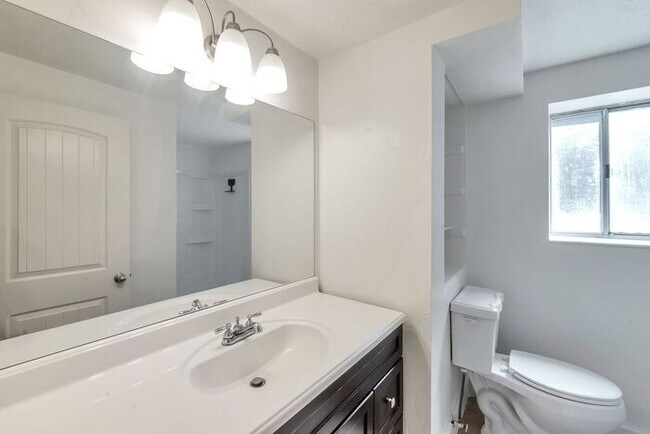 Building Photo - Remodeled 6 beds, 2 car garage!!