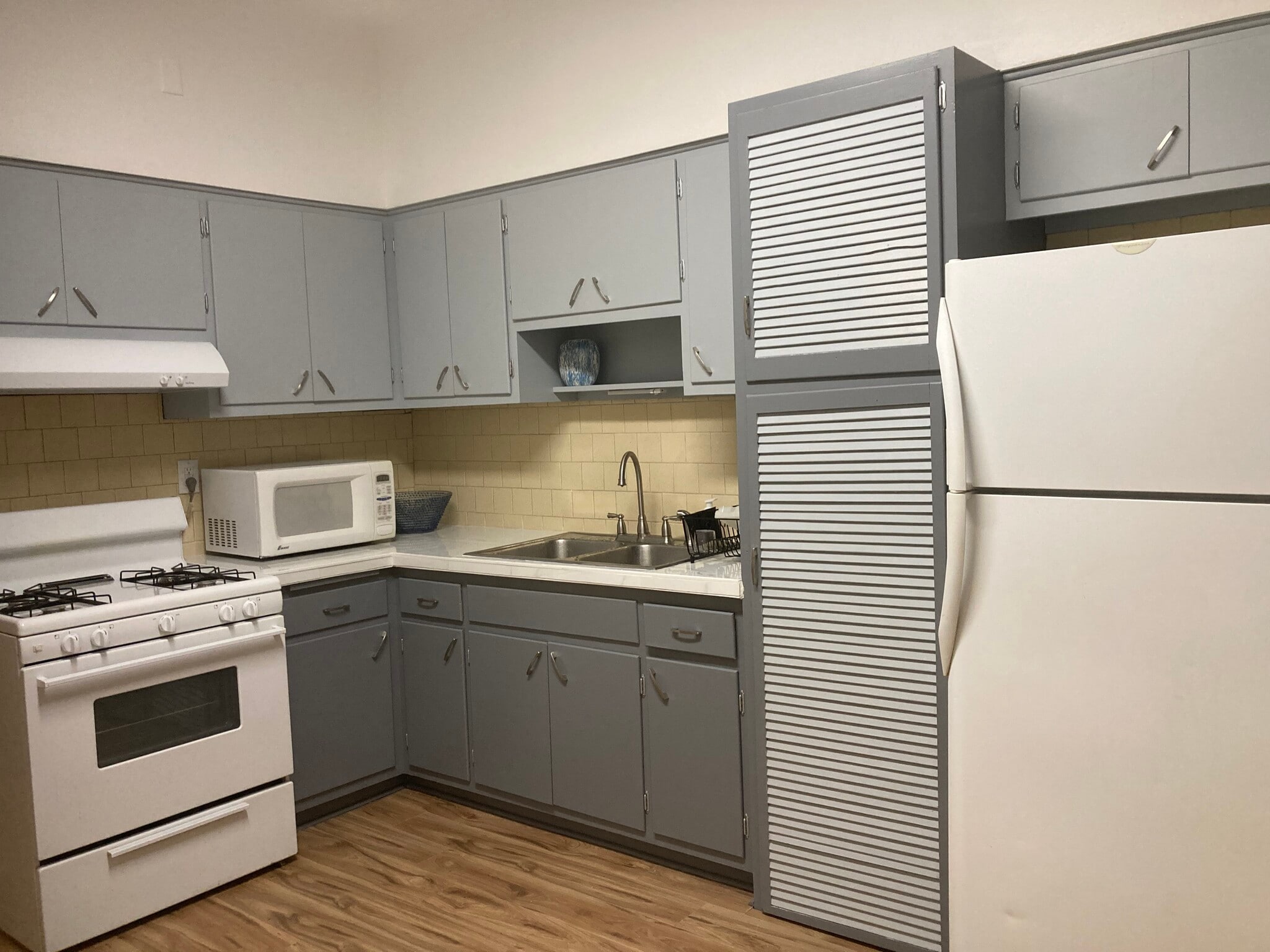 Kitchen - 2319 W 25th St