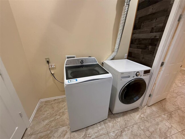 Building Photo - 975 State Hwy 95