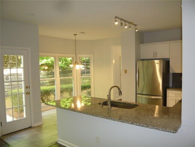 Building Photo - 10970 Egmont Dr