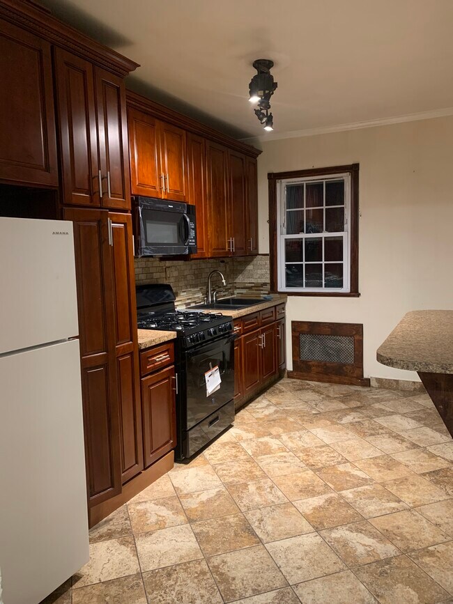 Building Photo - 101-46-146 95th St