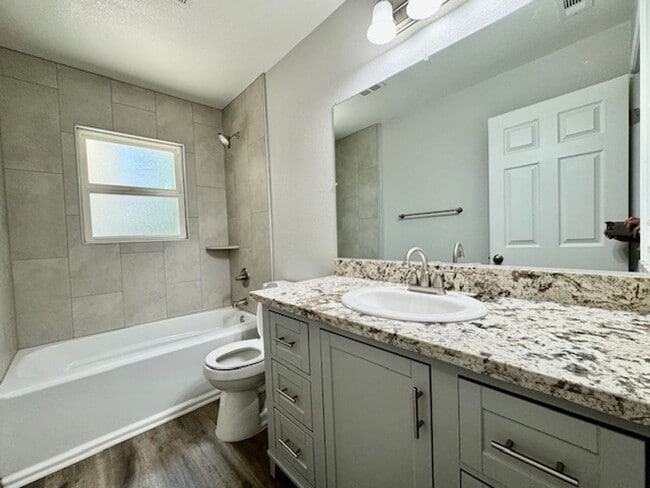 Building Photo - NEWLY RENOVATED 3 BED, 3 BATH ONE STORY HO...