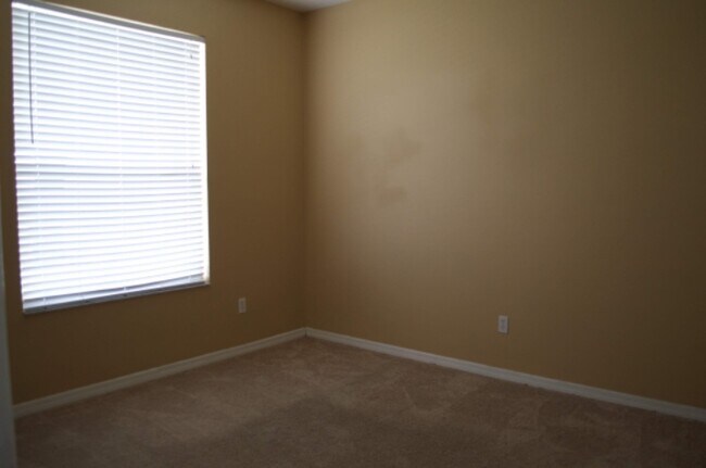 Building Photo - 6220 Hedgesparrows Ln