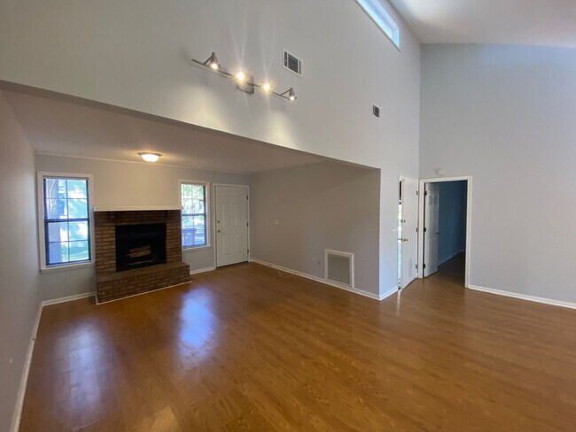 Building Photo - 3154 Folsom Rd