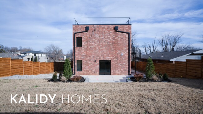 Building Photo - 605 N Idaho Ave