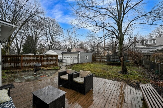 Building Photo - 2927 Huntington Rd