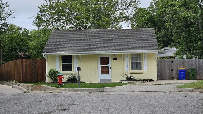 Building Photo - 416 Hayes Ct
