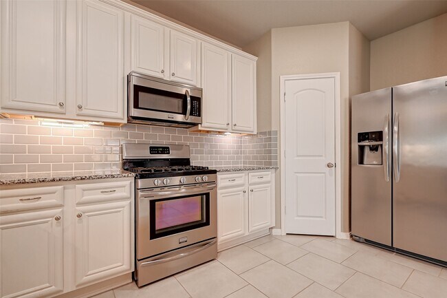 Building Photo - 18118 Van Berkel Ln