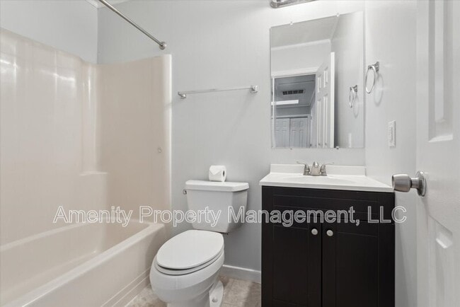 Building Photo - 32 Wainwright Dr