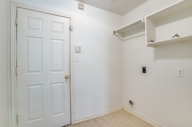 Building Photo - 3021 Sawtooth Dr