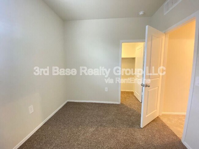 Building Photo - 24427 W Pueblo Ave