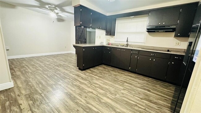 Building Photo - 14 Lamplight Ln