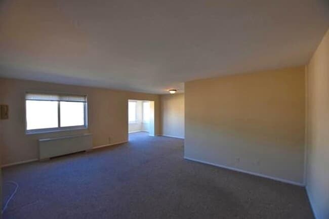 Building Photo - SUNNY & SPACIOUS 2 BR CONDO IS AVAILABLE IN COLLEGE PARK WALKING DISTANCE TO UMD