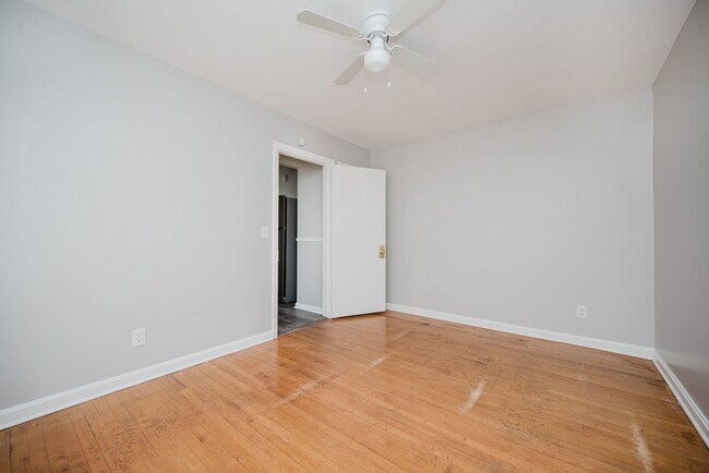 Building Photo - 5828 Ridge Ave