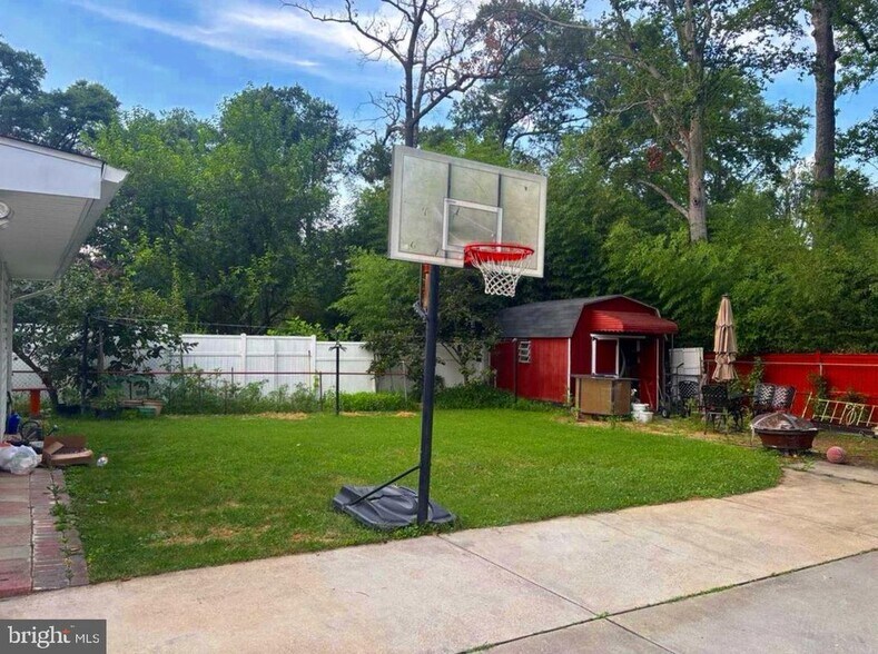 Building Photo - 7213 Adelphi Rd