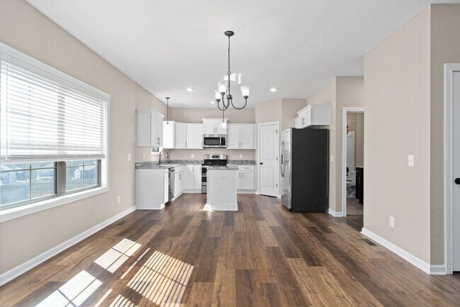 Building Photo - Pet Friendly Four Bedroom!