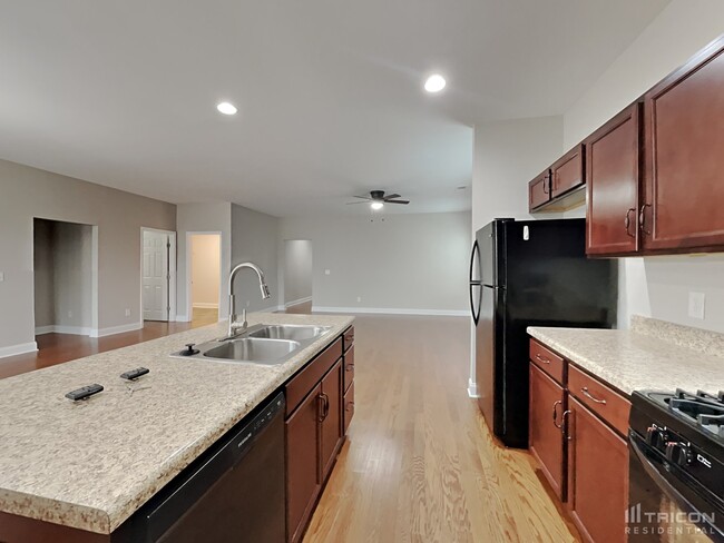 Building Photo - 1521 Holton Rd