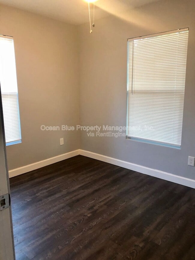 Building Photo - 4710 4th Ave S