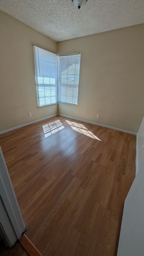 Building Photo - ABSOLUTELY BEAUTIFUL 3 BEDROOM 2 1/2 BATH